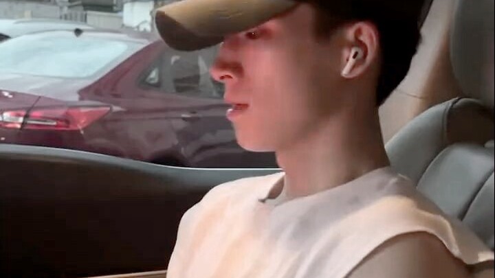 [Live More VLOG] กำลังถ่ายทำ vlog ฟิตเนส Mo Yuyunjian |. 20230922 Wang Xingyue