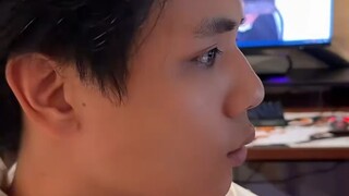 男子正在黑悟空打游戏，老婆过来一句话 男子瞬间脸爆红 破防了，等他快睡着了 喊一嗓子：“收徒！”