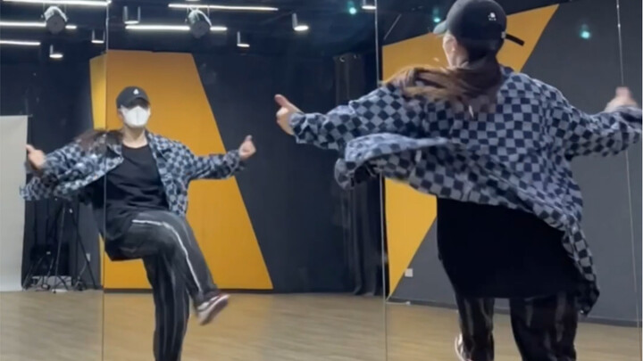 NCT U—Universe is so cool playing with a ball! Come and get it fast!