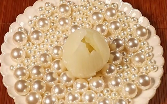Gary’s two favorite dishes: Clear-Soup Poached Pearl Balls and Golden Platter Braised Red Shrimp. No