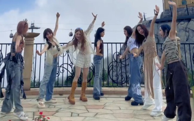 [Grup Wanita Kromosom] Tantangan Tari La La Land Pas de Deux & Cat Walk