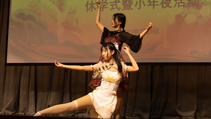 The canary and Pure Land of Bliss at the Little New Year’s Eve gala?!