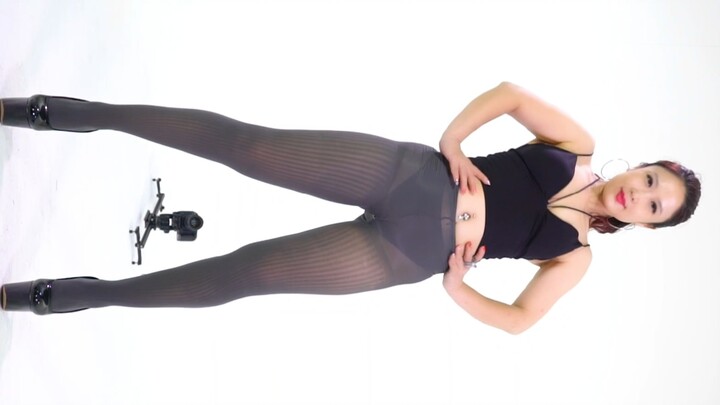 Xixi – Black Stockings Slow Rave