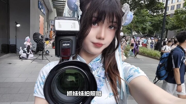 Một cosplayer nam không được phép nói chuyện khi đang chụp ảnh! Nếu anh ta nói, anh ta sẽ bị lộ mất?