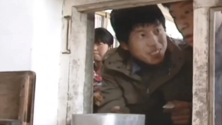 ภาพจริงการรับประทานอาหารในโรงอาหารมัธยมปี 1985 อาหารเรียบง่าย ใช้เพียงหนึ่งหยวนก็อิ่มได้