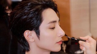 为什么一看见你就想笑呢？“我在梦里吻了你三千次。”