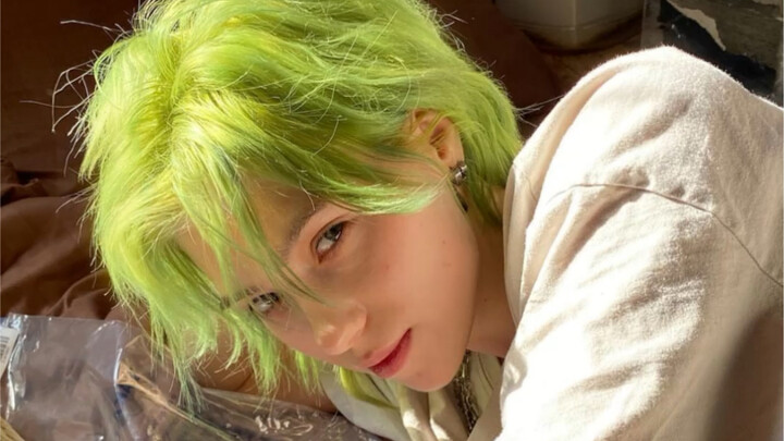 มีสีผมแบบนี้แล้วจะยังกลัวว่าจะไม่ได้รับความสนใจอีกหรือ
