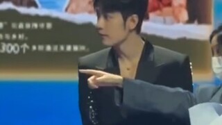 Thật ấm lòng! ! ! Tiêu Chiến đã chuẩn bị kỹ lưỡng cho buổi phát sóng trực tiếp với khán giả và cùng 