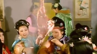 The young lady from the Jia family eats barbecue, new version VS old version, the new version is ful