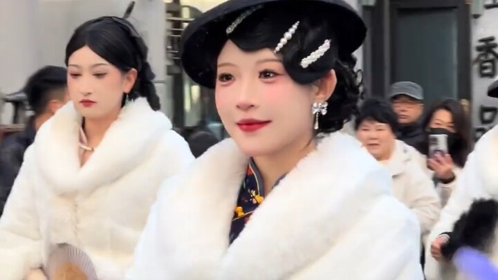 Shisan Yi from Shanghai delivers these moves with irresistible charm—even the Axe Gang would have to