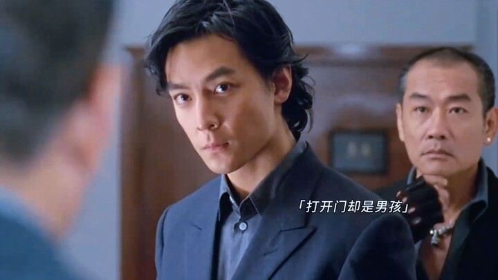 Ông cụ chẳng hề nhận nhầm người đâu, ông thấy cô ấy bị mấy cậu trai đeo bám nên mới ra tay giúp thôi