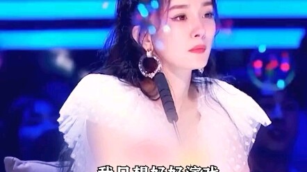 طُعِنَت دوافع الباحثة عن عمل من الممثلات، فردّت على المدير بحزم أخرس لسانه!