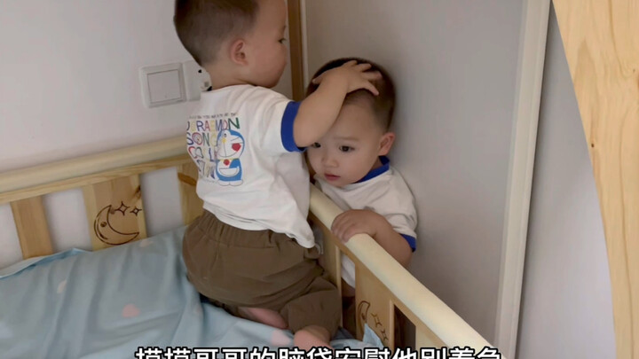 When one of the twins gets into trouble, what will the other do? The mother who is watching is also 
