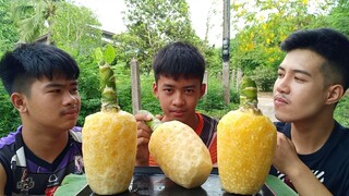 แข่งกินสับปะรด!!!  ใครอ่อนหรือแพ้ต้องเสียเงินค่าสับปะรดที่ซื้อมา