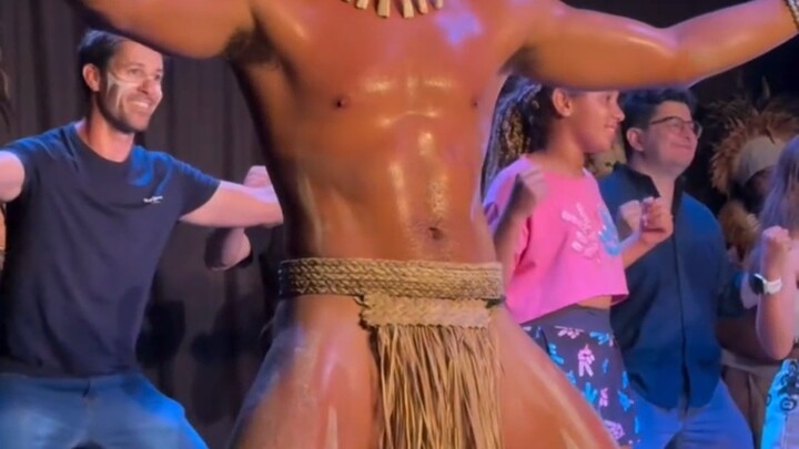 Trang phục nguyên thủy, điệu nhảy nguyên thủy