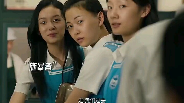 女孩经常被校园霸凌 混混男友得知后教他们做人 ！