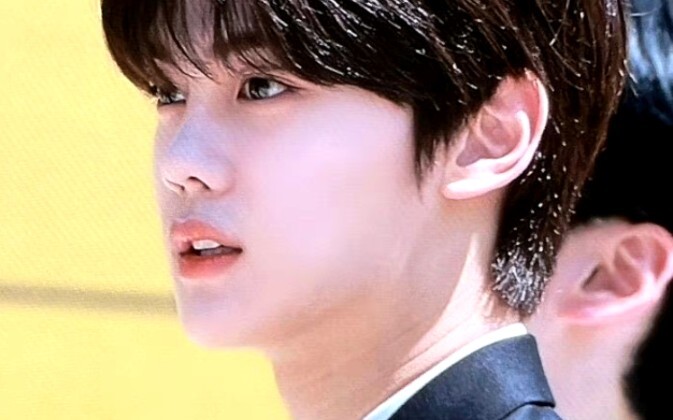 Six major brands of light-wash jeans—straight shot, you really got to me! Handsome guy with trim det