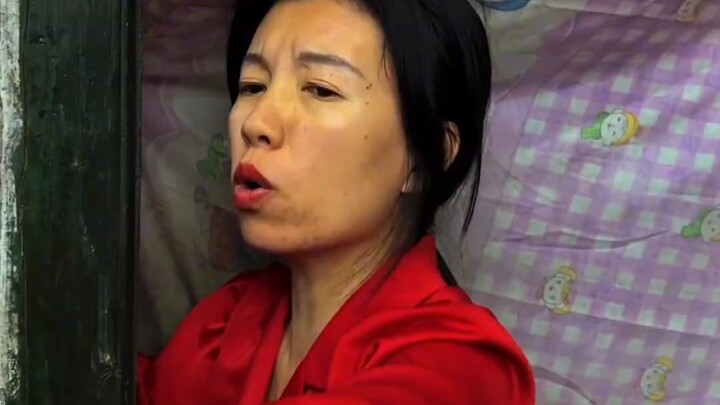 อ้วนเผลอทำให้แม่ม่ายเลอะหน้า โดนแม่ม่ายตีกลับอย่างสาหัส!