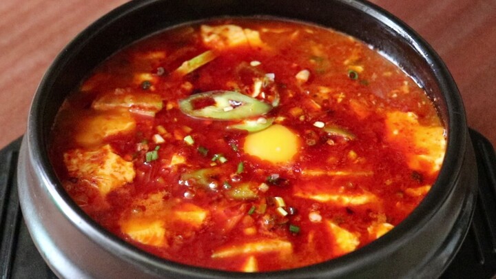 【韩国嫩豆腐汤】韩国人教你简单易学的韩式嫩豆腐汤，在即将到来的冬天里喝一碗热热的，辣辣的豆腐汤