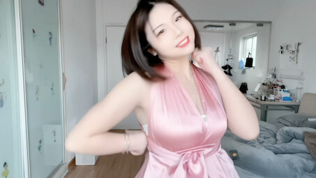 Is your girlfriend very strict with you? Why haven't you chatted with me recently? 