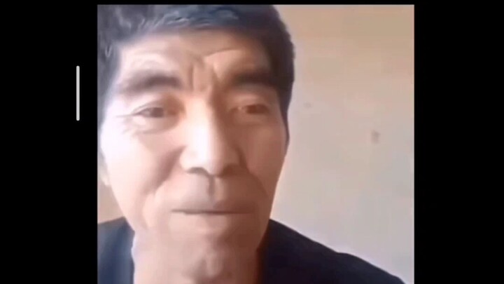 الرجل النبيل يحلم بالابتسام