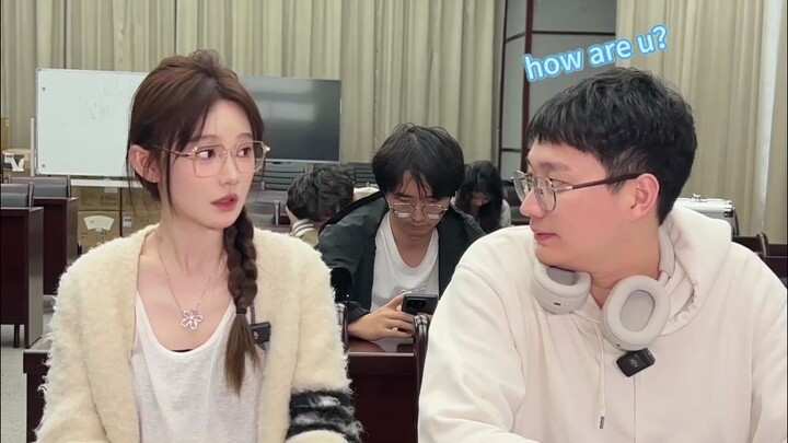 There are so many people... (Zhou Xun face)