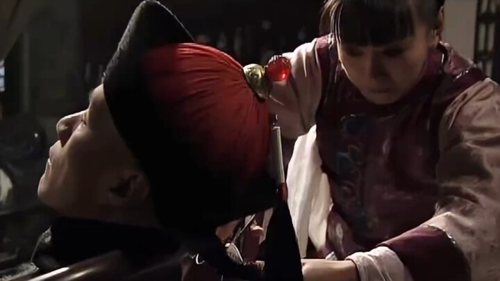 The maid cut off the prince's braid while he was sleeping