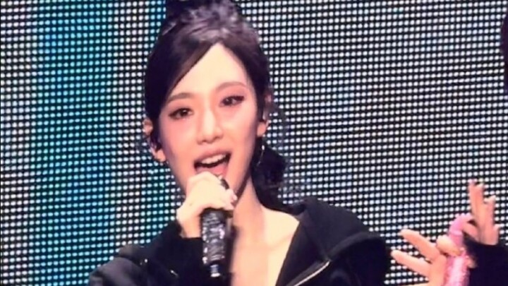 今日芝加哥场结尾有机会发言的宁艺卓，用英文跟粉丝互动啦，宁宁：都不白来奥，开开心心的饭撒小天使