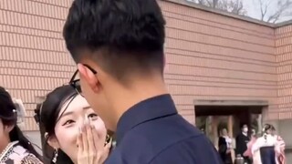 男生去参加日本女友的毕业典礼，女生一扭头真的有被惊艳到！！