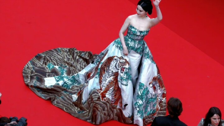 Red Carpet Network Editor: I’m in tears.