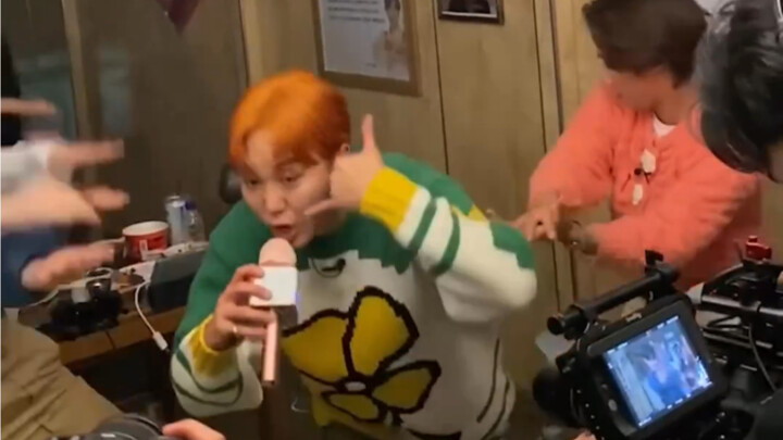 ทั้งงานมีแค่เขาคนเดียวที่เป็น MVP สายหวานและได้ไมค์ น้องหวาน: เอาเก้าอี้ตัวนั้นมาหน่อย ช่วงไฮไลต์ของ