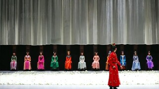 I am always amazed by the dancers' curtain call. Tang Shiyi is indescribably beautiful, and Jin Xing