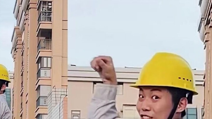 King Zhou dances happily, but he is an electrician
