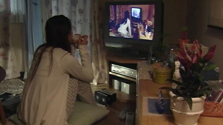 A girl rents a videotape that lets her see the future, but when she plays it, she discovers she’s se