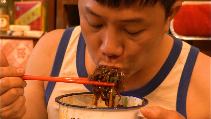Hot pot mi babat yang menyantap babat seperti mi