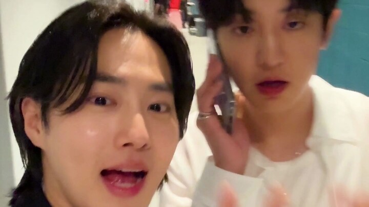 【EXO】Found someone making Cheese together! 👀🗯️