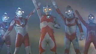 Ultraman bahkan lebih ganas dari monster. Tidak ada yang tahu berapa banyak monster yang telah dia p