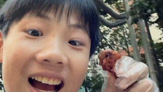 พี่ชายฉันทำทุกวิถีทางเพื่อให้ได้กระดูกส้อมไก่มา!