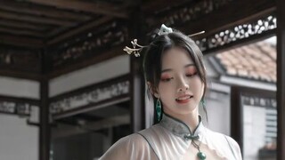 Tiên tử nhẹ nhàng múa, gốm sứ thanh hoa