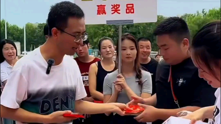 Có phải ai cũng tập lăn lốp ở nhà rồi mới đến đây không, sao trúng nhiều thế nhỉ?