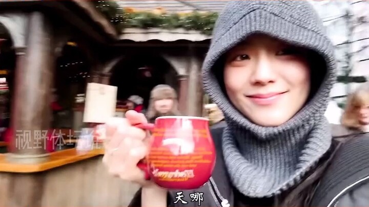 lisa居然拥有四大黑卡之一的黑卡3