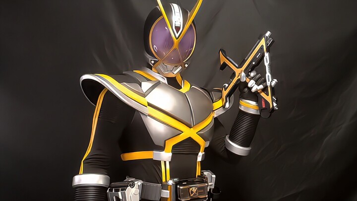 [Kamen Rider 555/Faiz] Wearing a COS suit is uncomfortable, but the transformation will make you loo
