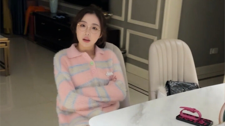 Kenapa rasanya justru dia yang mengendalikanku, ya?