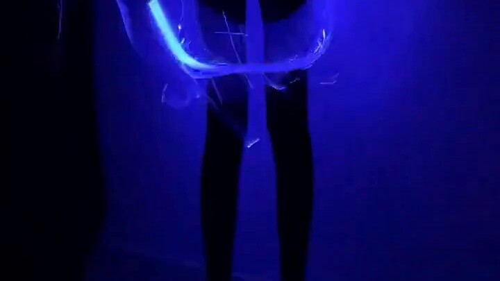 Tarian cahaya serat optik, akankah semakin sedikit perempuan yang bekerja keras di masa depan?