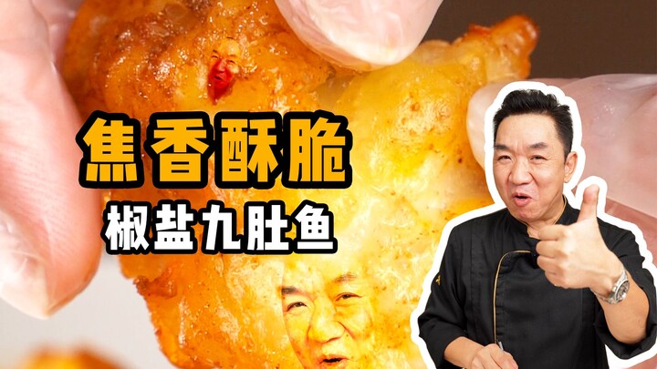 Wah, mantap! Nonton bola sambil menikmati ikan gurame bumbu lada asin ala Mas Le, kulitnya renyah gu