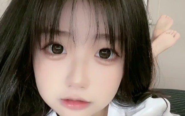 Si imut super menggemaskan kelahiran 2000-an baru saja online! Segera tag sahabatmu untuk ikut menon