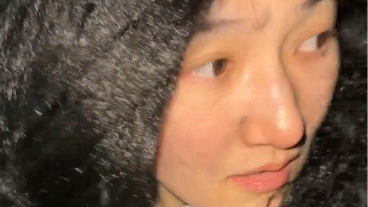 คนเดินผ่าน: ฉันคิดว่าฉันหน้าอกใหญ่เกินไป