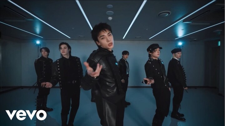 Hyunjin - Hot Large (feat. Kazuha of LE SSERAFIM) [Official FMV]