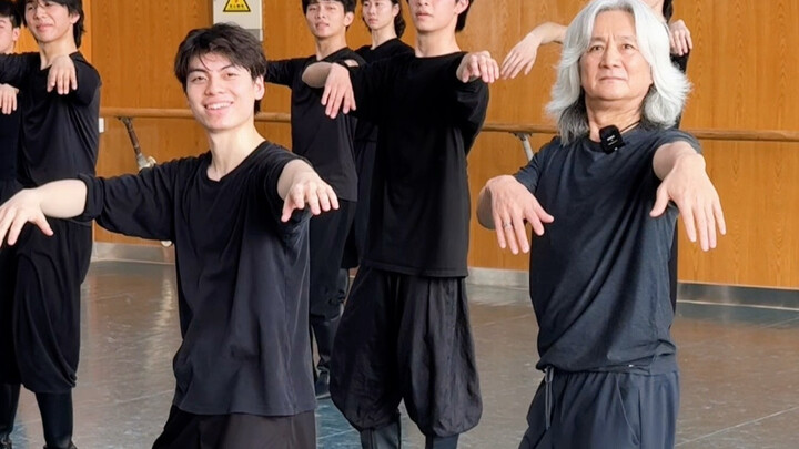 ประสบการณ์ดื่มด่ำในห้องเรียนของอาจารย์เกาซิ่ว วัย 67 ปี จากสถาบันนาฏศิลป์ปักกิ่ง