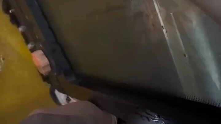 今天筋斗云限号！坐公交踏马的忘记收脚了，满车人我硬是忍着一声没吭,908我记住你了